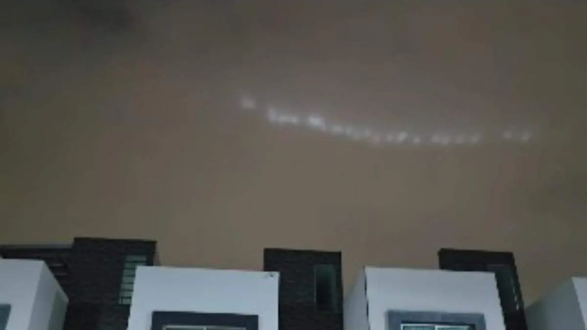 Misteriosas luces se vieron en el cielo de Puebla y sorprende a ciudadanos.