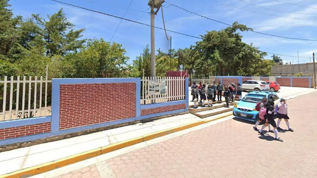 Padres de familia de Telesecundaria acusan altas cuotas de inscripción en Palmar de Bravo