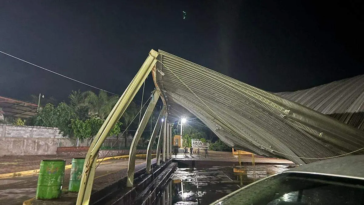 En comunidad de san isidro lluvia desploma un techo 