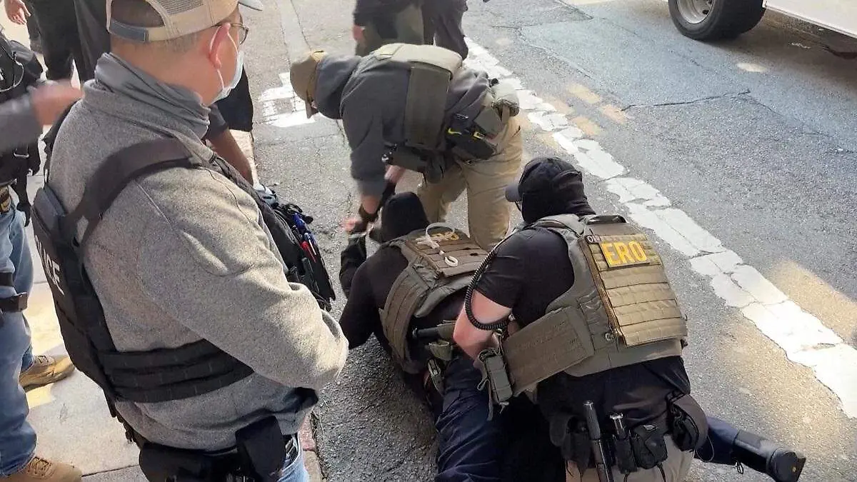2025-08-20T230313Z_2118742461_RC2ABGACUS91_RTRMADP_3_USA-IMMIGRATION-SAN-FRANCISCO-ARREST