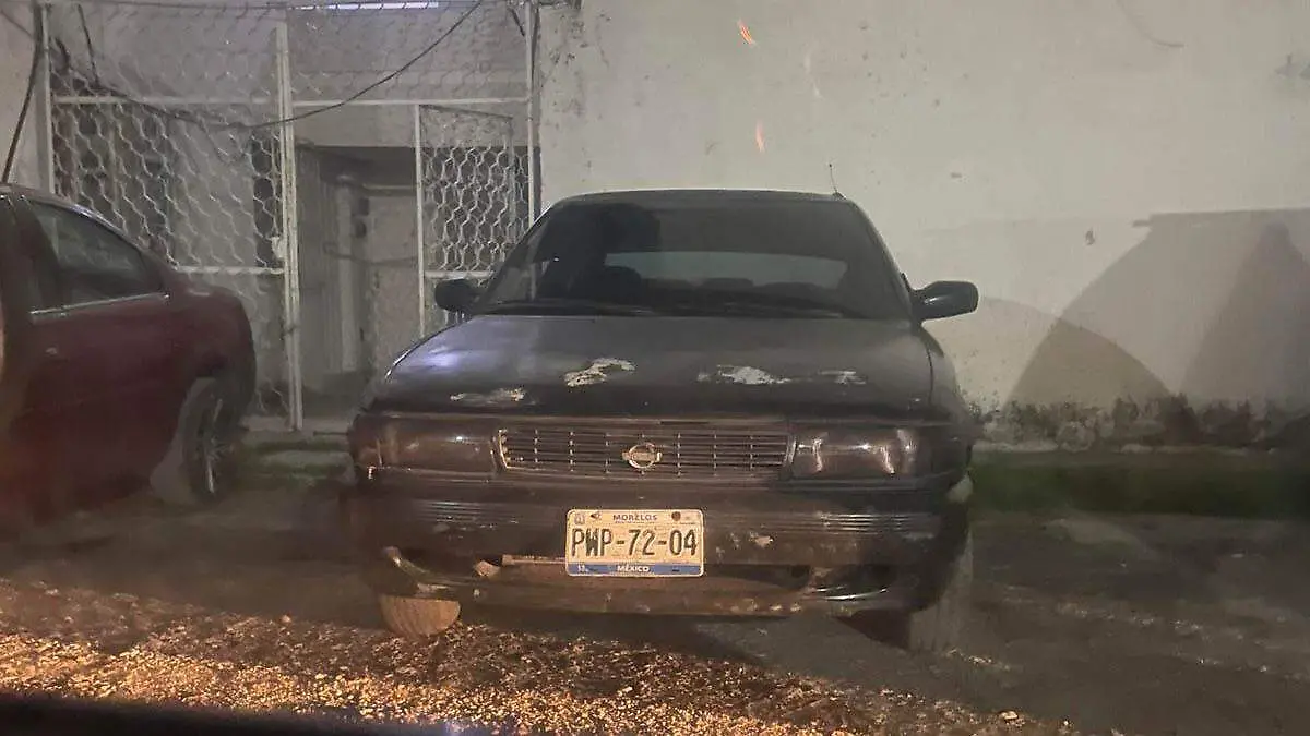 Minutos después de que asaltaran un negocio en Granjas Puebla, dos hombres y una mujer fueron capturados