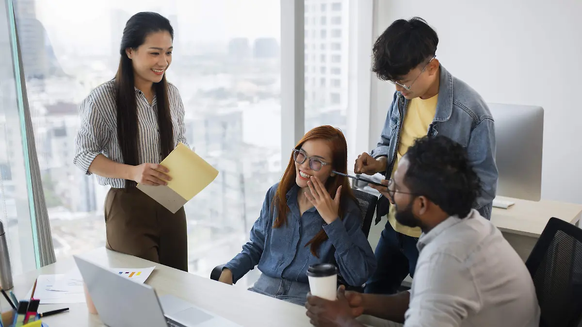 Oficinas de mentira, presión real jóvenes en China pagan por fingir que tienen trabajo