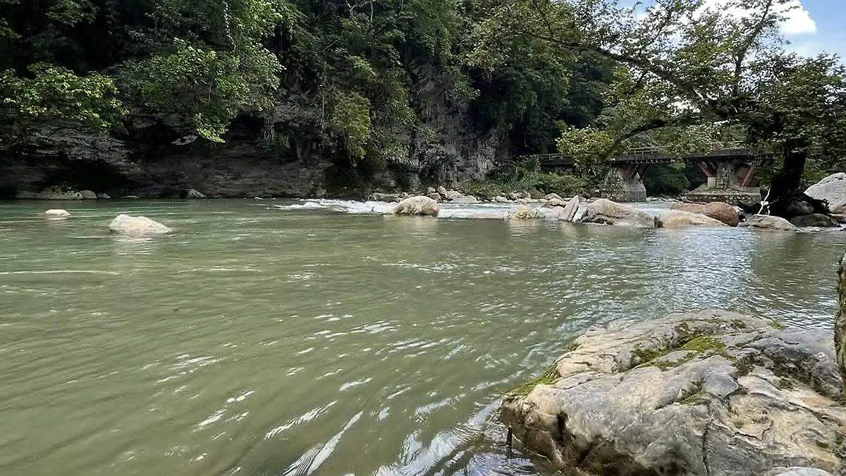 en San Sebastian Tlacotepec reportan que niña fue arrastrada por la corriente 