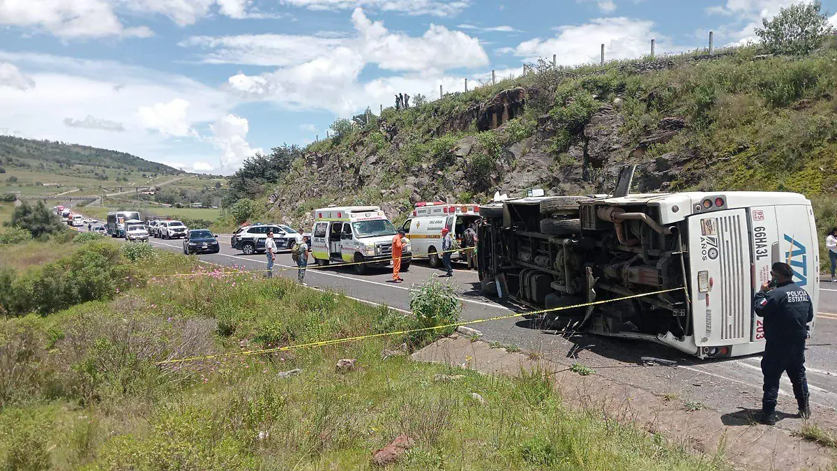 Cuatro lesionados en el accidente de autobús en Chignahuapan