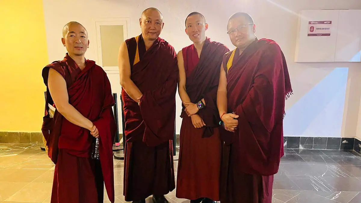 Monjes tibetanos llegan a Puebla con exposición única por la paz