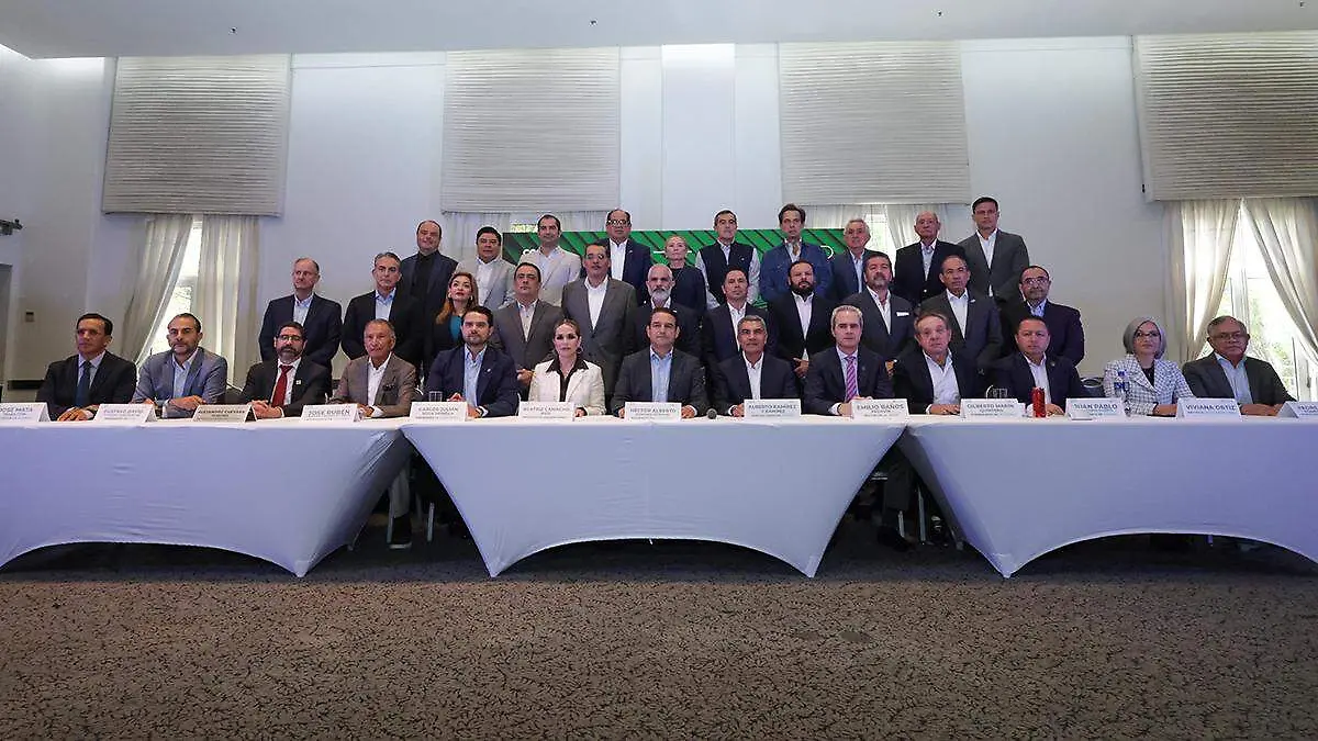 En una rueda de prensa participaron 35 líderes del sector empresarial, universitario y religioso