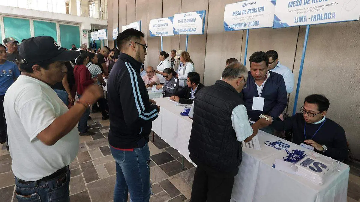 panistas votan en puebla caítal 