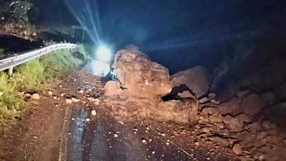 El lugar del siniestro está ubicado entre la Junta Auxiliar de San Miguel y el paraje conocido como “Puente de Necaxa”