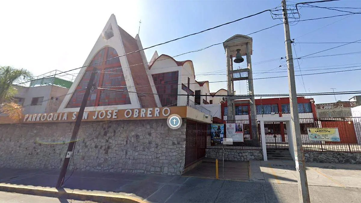 En el interior observó que la oficina se encontraba totalmente desordenada
