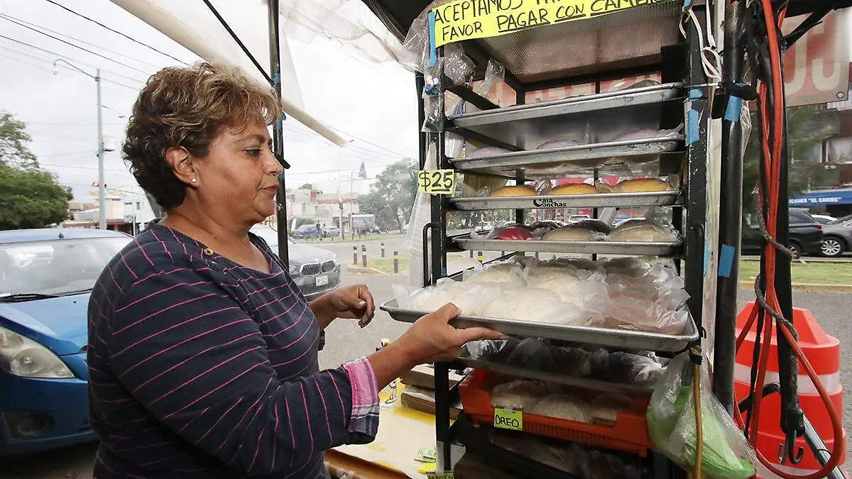 Hoy cuentan con más de 29 sabores de conchas rellenas, cada una con un costo de 25 pesos.