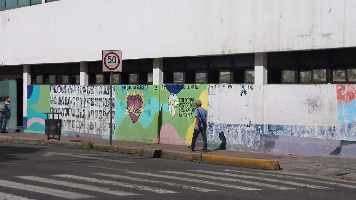 la primera ocasión que hicieron el mural colocaron más de una decena de fotografías de hombres y mujeres no localizadas