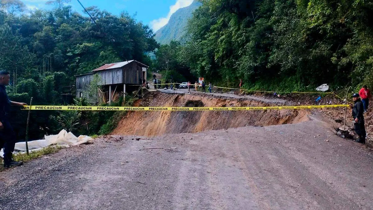 derrumbe en carretera de Eloxochitlan