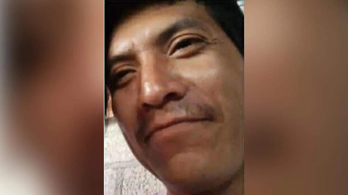 Luis Rey, de aproximadamente 37 años de edad, es de complexión delgada