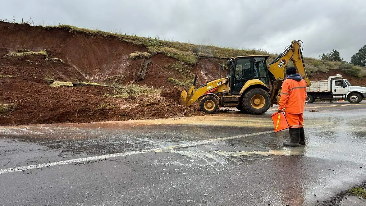 Gobierno del Estado intensifica acciones ante graves afectaciones por lluvias en la Sierra Norte de Puebla