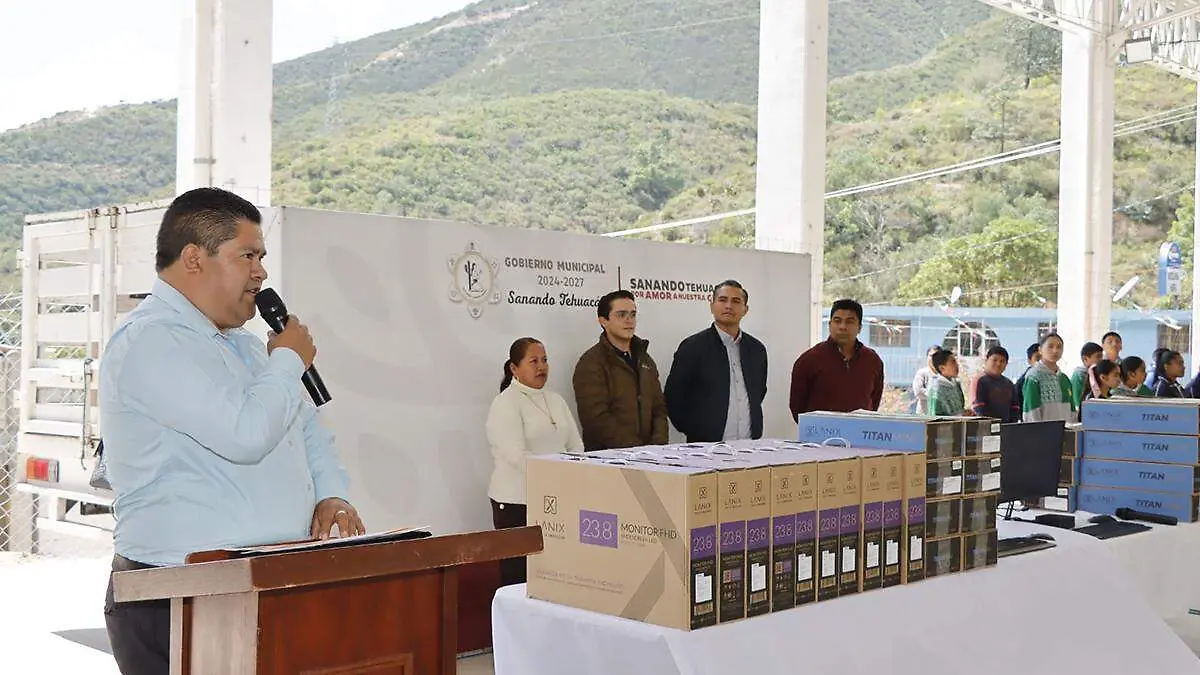 Fueron beneficiadas las escuelas Emiliano Zapata, Miguel Lerdo de Tejada y la Telesecundaria Leona Vicario