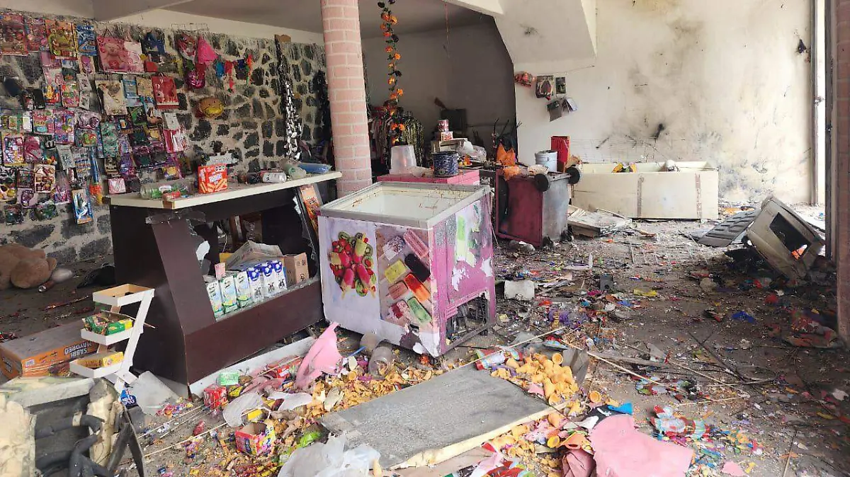 Explota pirotecnia en tiendita de La preciosita en Tlahuapan