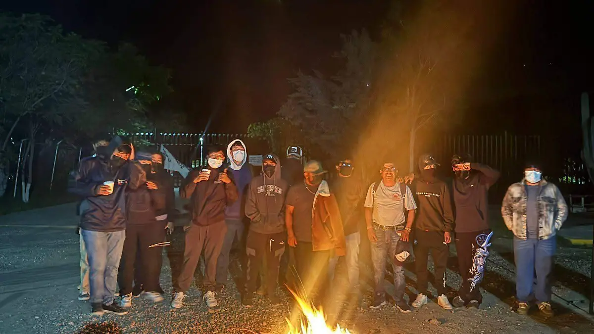 Estudiantes del Tecnológico de Ajalpan tomaron las instalaciones y bloquearon los accesos