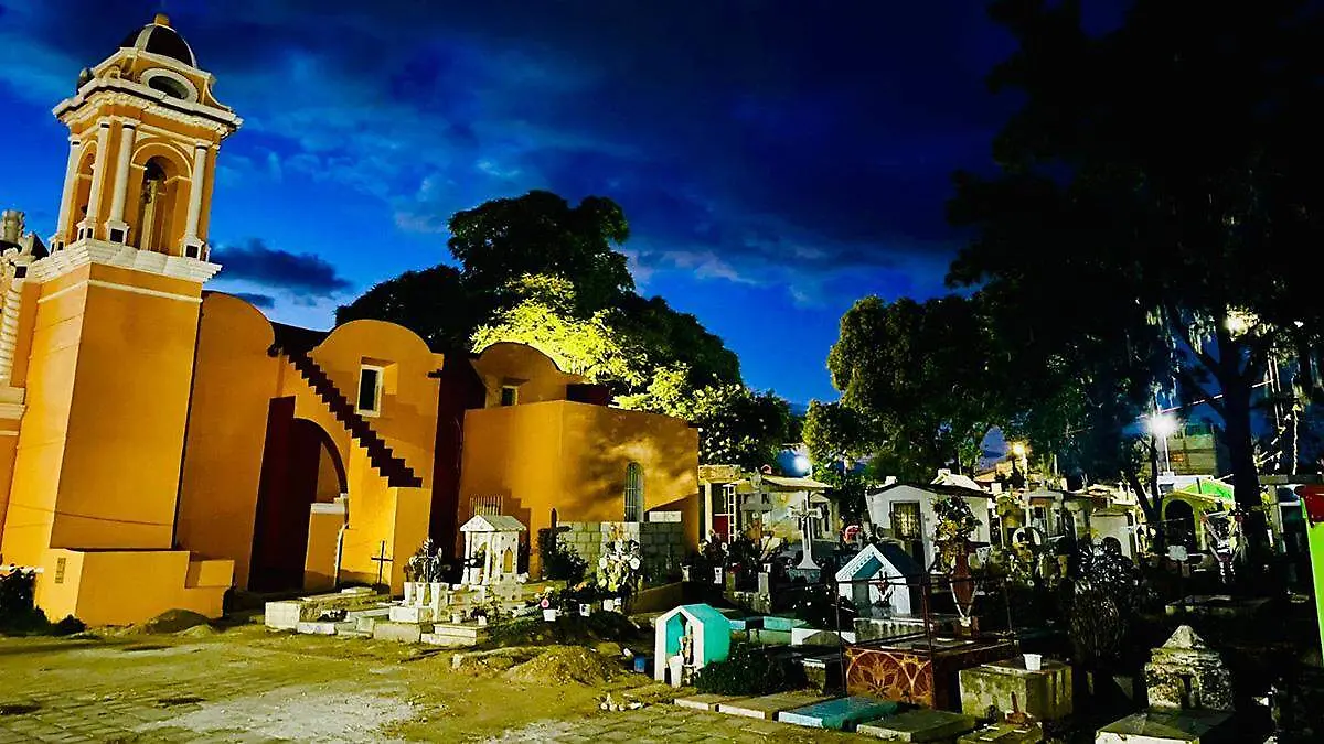 Dentro del municipio de Acatzingo, hay panteones emblemáticos como el de San Antonio