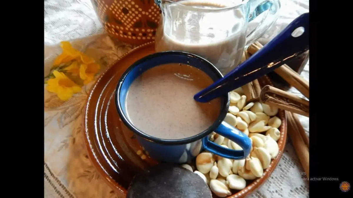 Prepara un champurrado para tu ofrenda de temporada