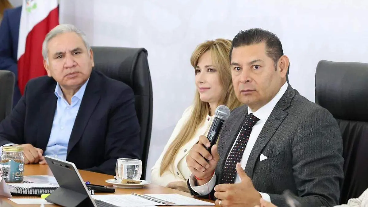 El titular del Ejecutivo agregó que también existen otros procesos judiciales contra personajes emanados del PAN