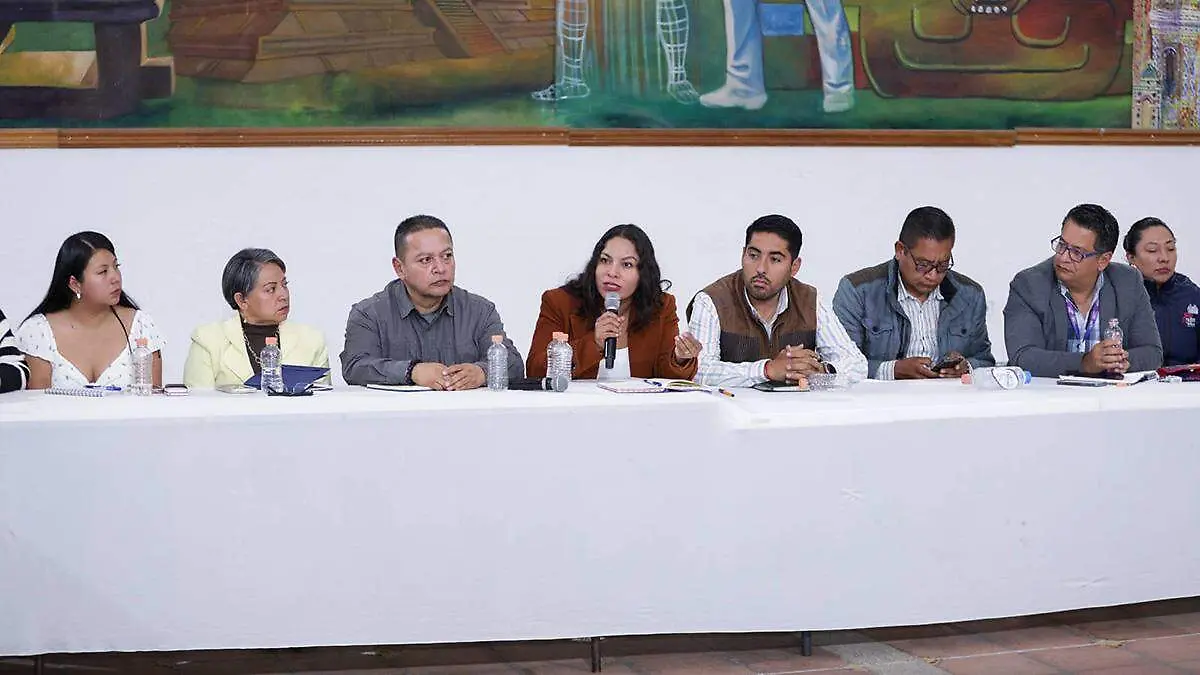 La edil resaltó la relevancia de mantener una comunicación directa y constante con quienes representan a las comunidades