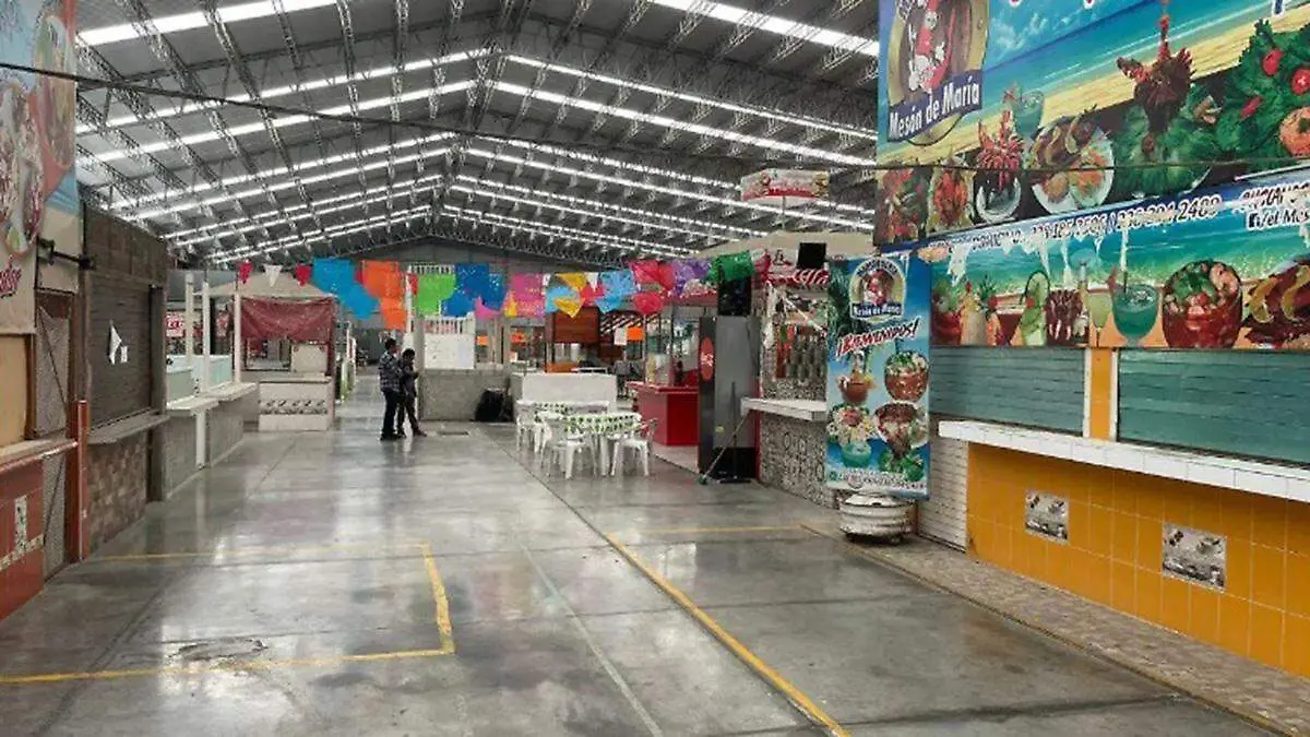Los espacios fueron entregados a fruteros, verduleros,  carniceros, pescaderías, panaderías, salchichería, marisquerías y antojitos mexicanos