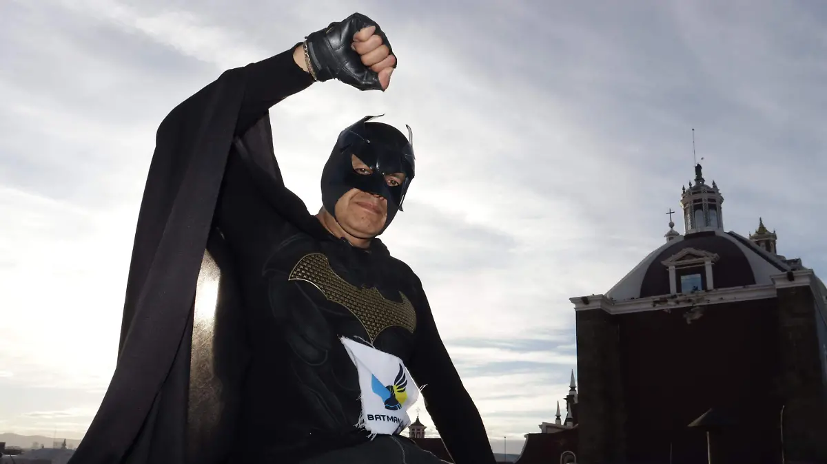 El Batman poblano corre por esperanza