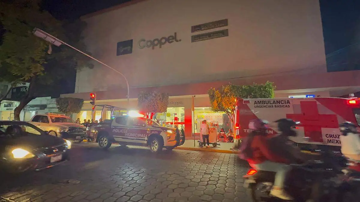 Los uniformados hicieron contacto con una cajera y su encargada manifestando que fueron varios sujetos