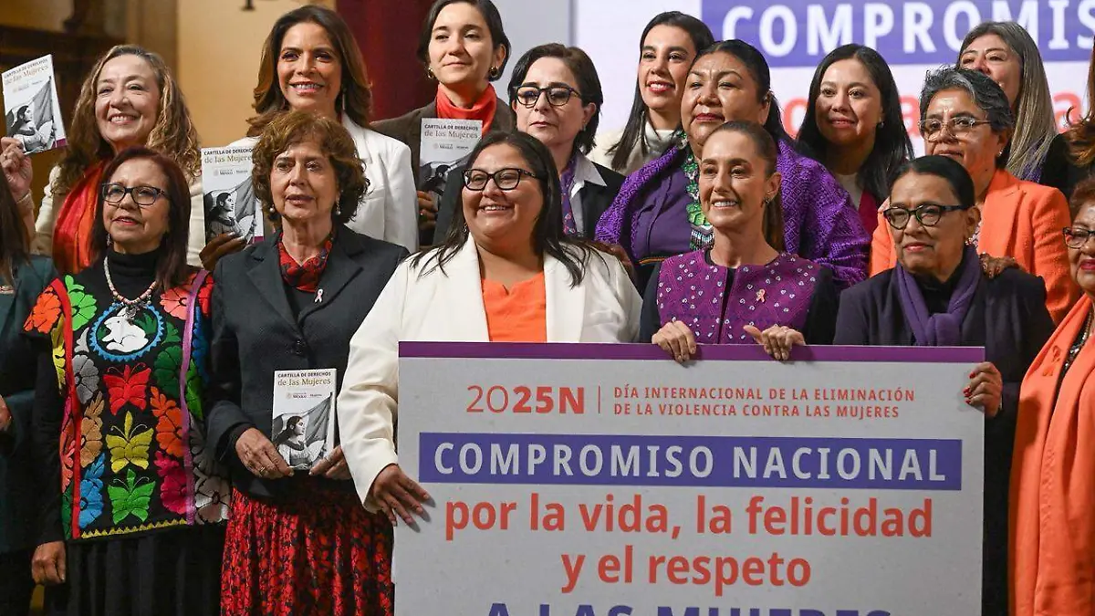 La poblana Olivia Salomón Vibaldo, de quien basta ver sus publicaciones en redes sociales para saber a qué niveles de la política nacional se mueve 