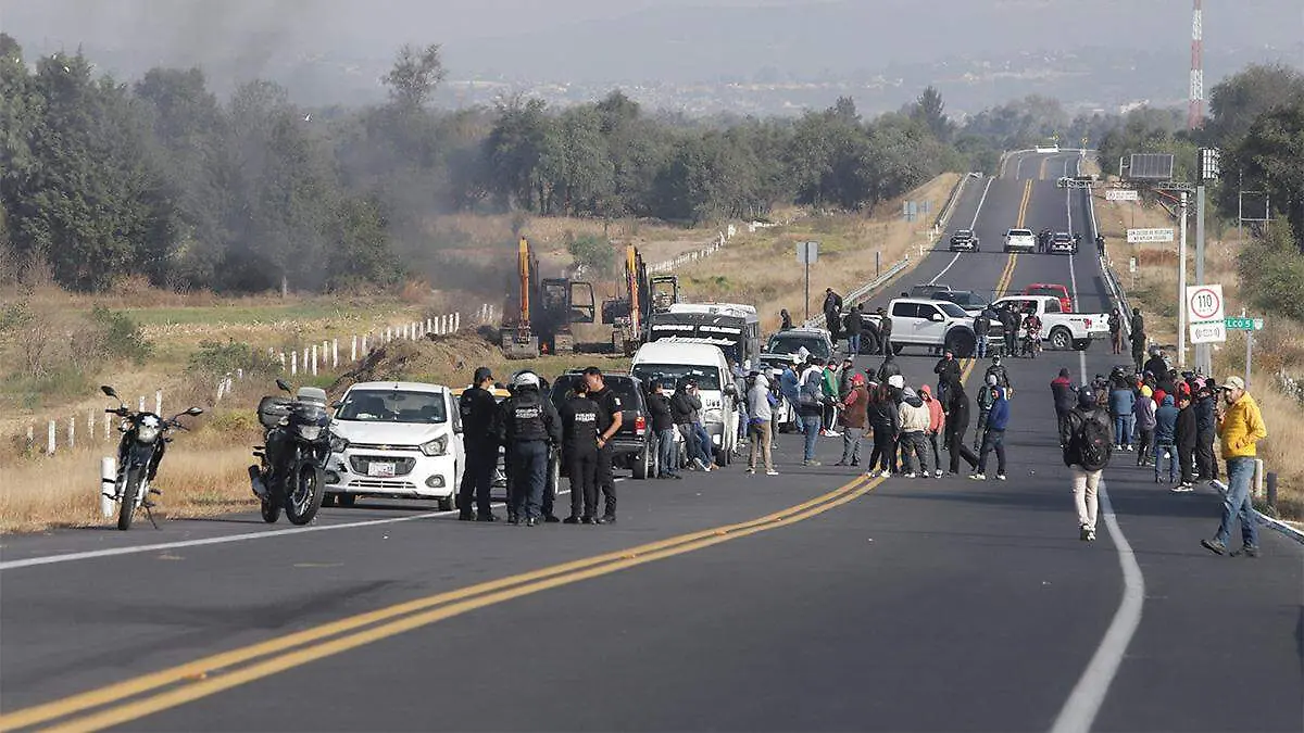 Policías de la Secretaría de Seguridad Pública (SSP) llegaron al lugar e intentaron dialogar con los protestantes