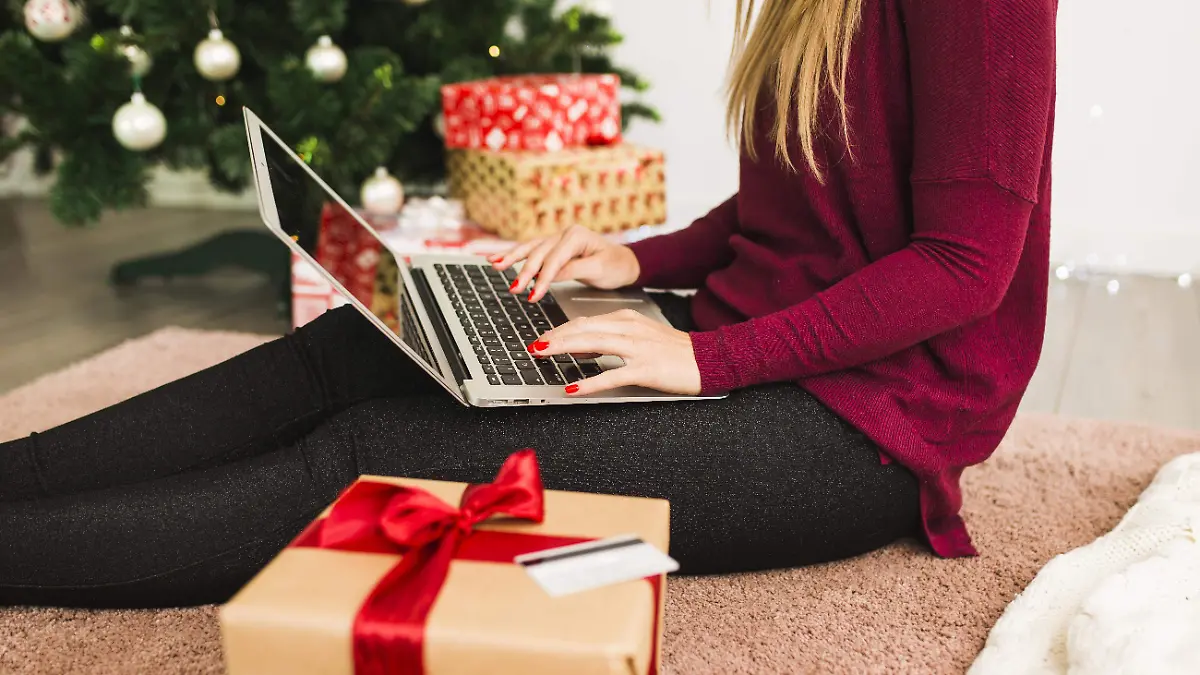 Dile adiós al desorden y arma tu intercambio navideño desde el celular o la compu