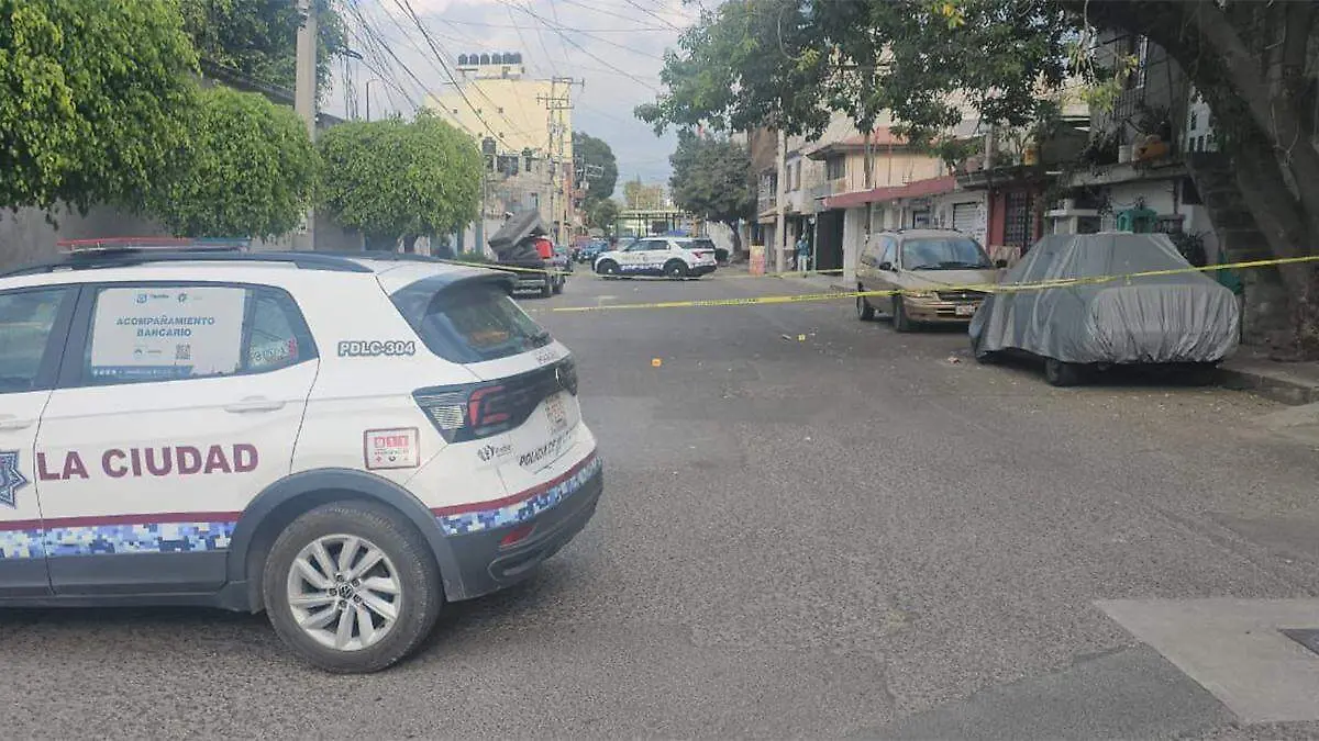 El hecho generó una intensa movilización policial; la zona fue acordonada y resguardada para la recolección de datos e indicios