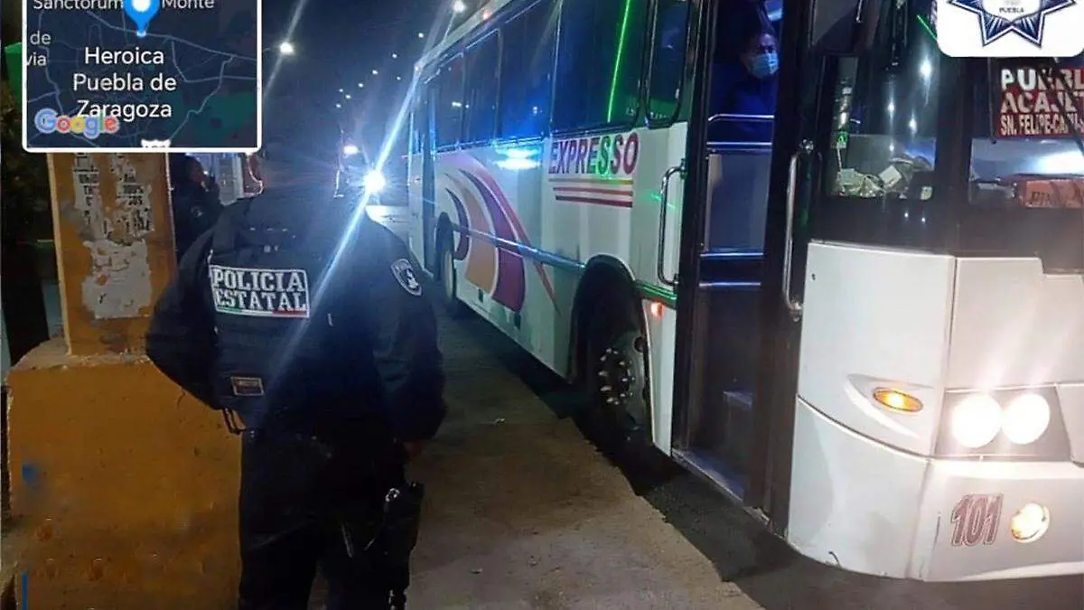 El conductor del autobús manejó hasta un módulo policial en la lateral de la autopista México–Puebla