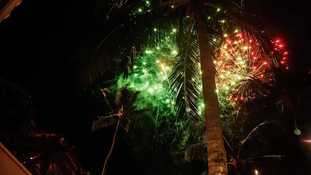 La pirotecnia en México, más allá del espectáculo, refleja la fuerza de la comunidad y la persistencia de rituales ancestrales que aún resuenan.