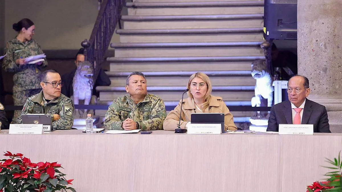 El vicealmirante agregó que las investigaciones incluyen entrevistas con familiares, vecinos y compañeros de las víctimas