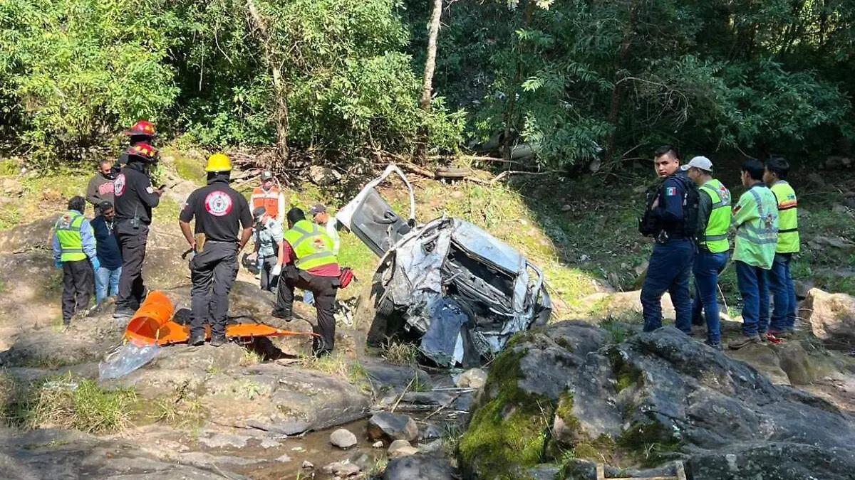 accidente automoviilista, auto volcado en Huauchinango