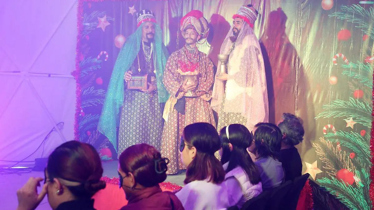 Reyes magos en el domo navideño