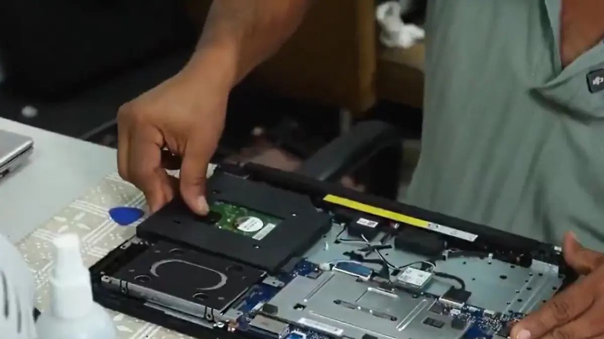 El proyecto Reciclatrón de Ciencias ofrece oportunidades a estudiantes con recursos limitados