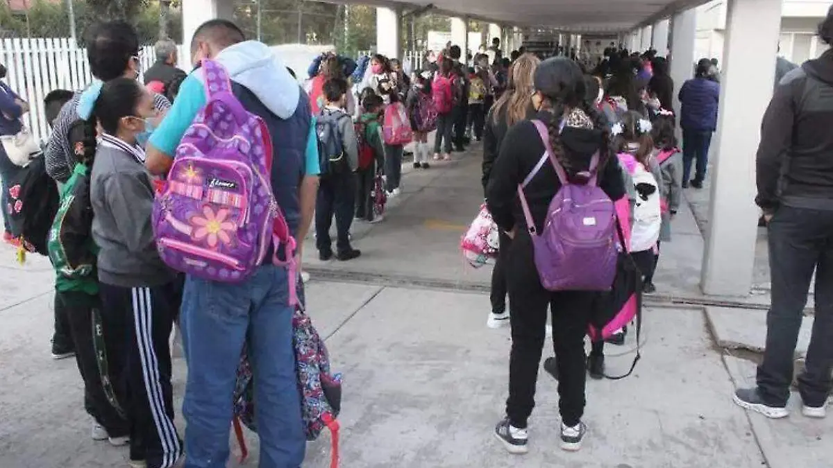 Estudiantes en el regreso a clases