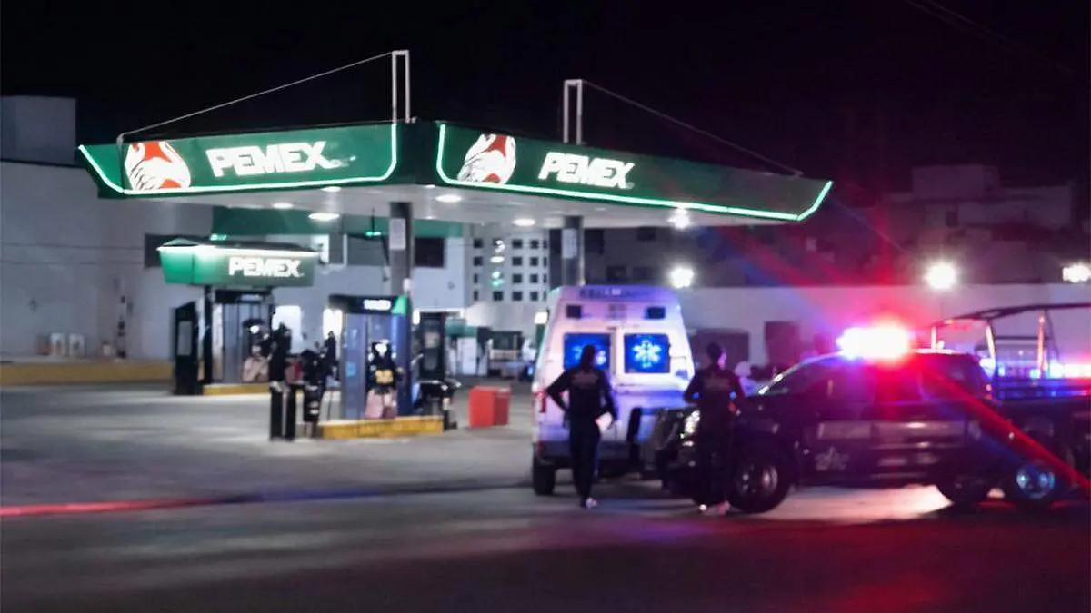 Paramédicos acudieron al sitio y, pese a los esfuerzos realizados, confirmaron que el joven ya no contaba con signos vitales