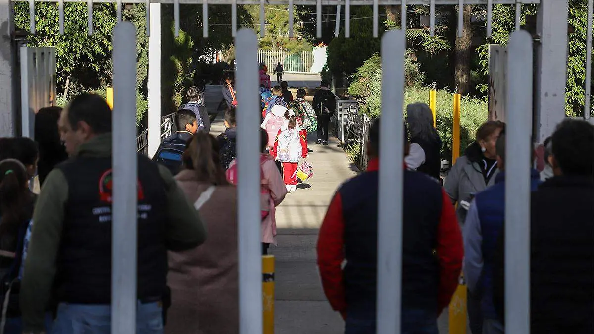 Actualmente el plantel carece de elementos de seguridad que resguarden la zona