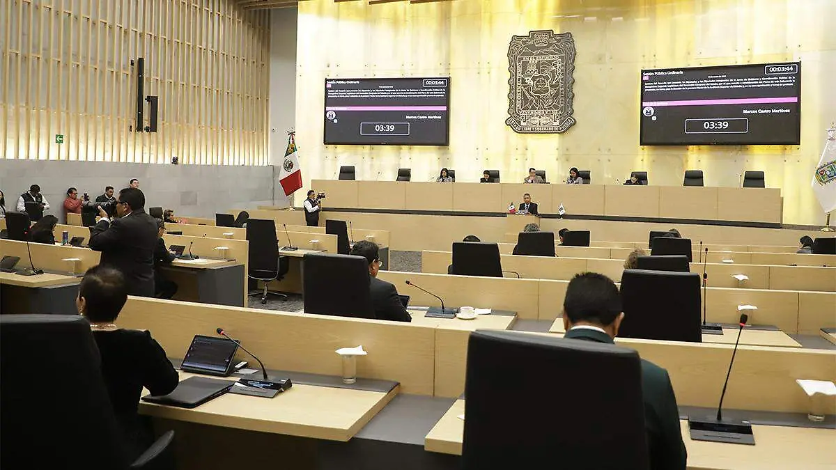 Previo a la votación secreta, acotó que no están en contra de la designación por el perfil profesional de Reyna y Herrero