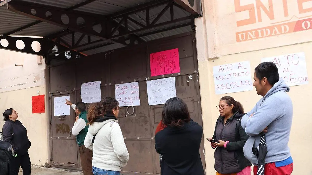 MANIFESTACION PADRES FAMILIA SEC TEC 80 BIBIANAD 300625 004