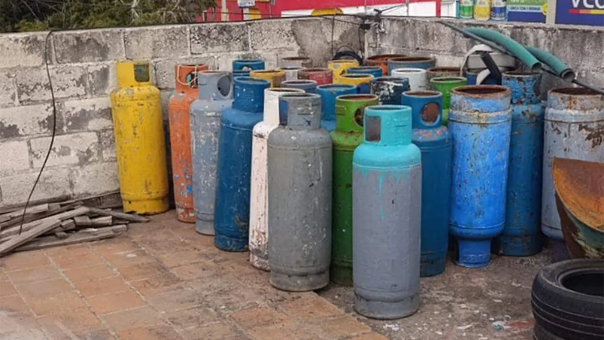 Está prohibido que las empresas de gas LP llenen los cilindros en la calle y las viviendas