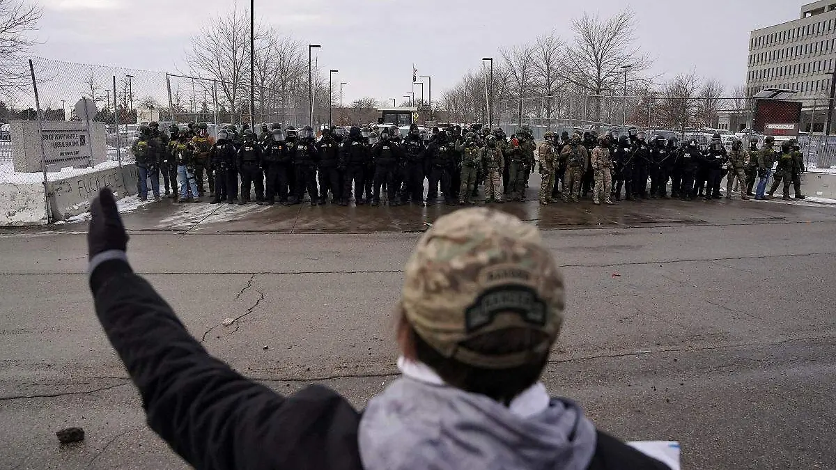 2026-01-17T222948Z_937449629_RC283JABZLP3_RTRMADP_3_USA-TRUMP-MINNESOTA