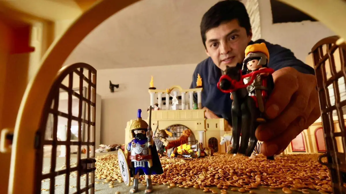 Miles de piezas forman el mundo de los Playmocuates