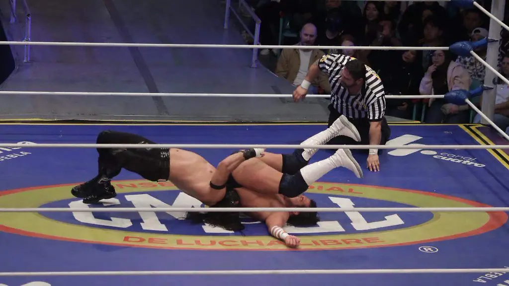 Bandido con este puente olímpico rendía a Ángel de Oro para sellar su presentación en la Arena Puebla. 