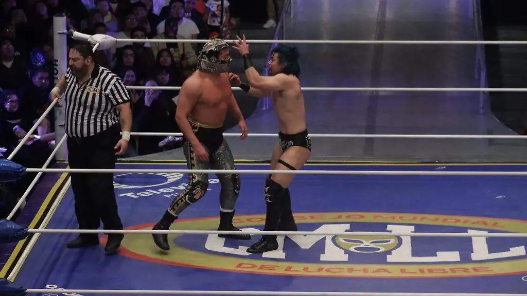 Yutani destapando a la mala a Xelhua para dejar cantado el mano a mano entre ambos dentro de una semana en el lunes clásico del CMLL en la Arena Puebla. 