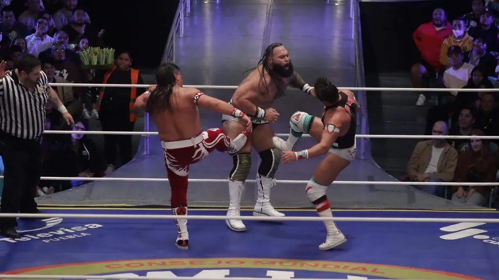 Último Guerrero y Volador defendieron al Consejo Mundial de Lucha Libre en la Arena Puebla frente a los gladiadores de AEW. 