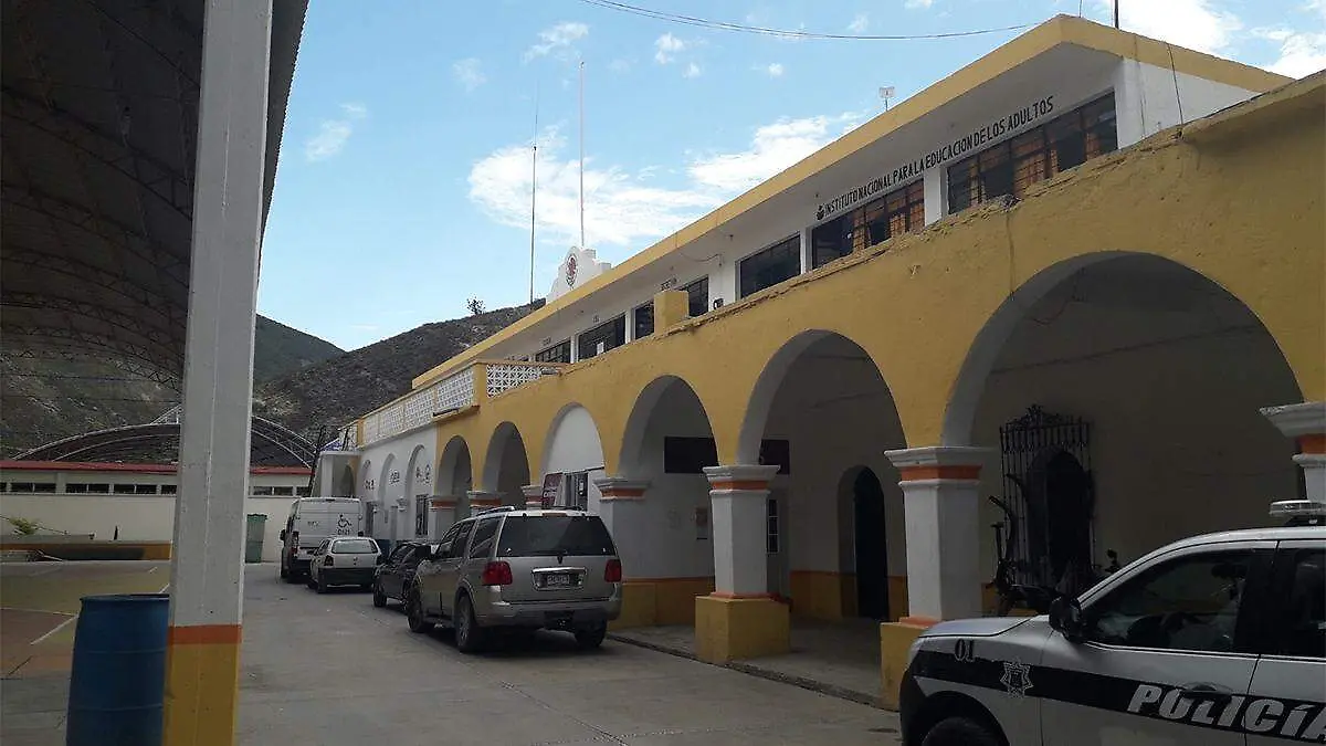 Desde el pasado 4 de enero el Ayuntamiento opera de manera parcial, únicamente con personal de confianza en algunas áreas